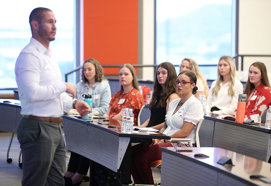 Jesse Chaffin presents information about campus wellness to the first cohort of Physician Assistant students in 2021. Jesse Chaffin presents information about campus wellness to the first cohort of Physician Assistant students in 2021.